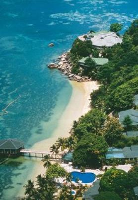 Hotelová pláž Coco de Mer & Black Parrot Suites na Praslinu