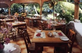 The Islander's Guesthouse s restaurací
