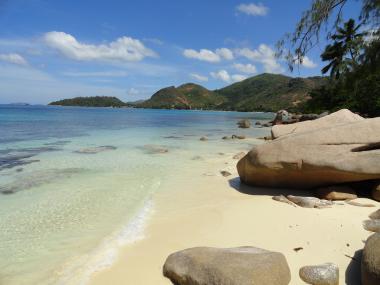Pláž seychellského ostrova Praslin