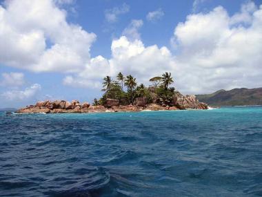 Pohled na seychellský ostrůvek St. Pierre Seychelly - ostrůvek St. Pierre