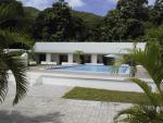 Hotelový bazén - Britannia Guest House, Praslin