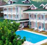 Pohled na hotel Palm Beach, Praslin a bazén