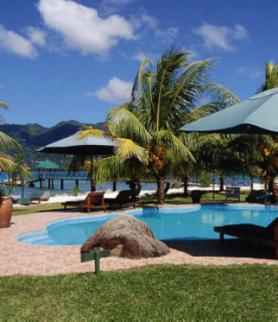 Seychelský hotel L'Habitation s bazénem
