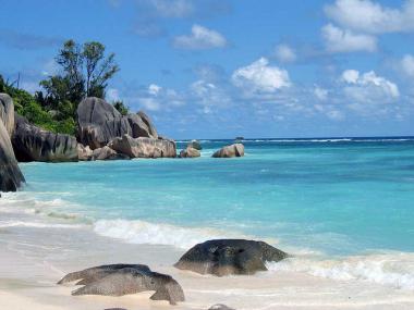 Seychelský ostrov La Digue a moře