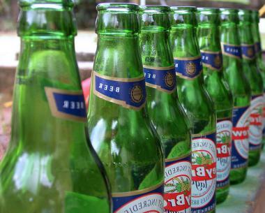Seychelská láhev piva